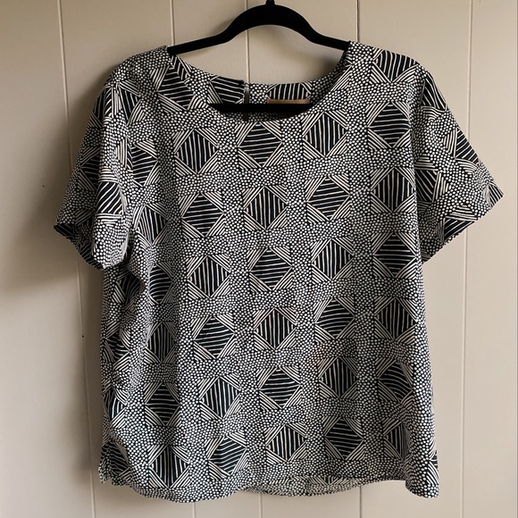 short sleeve blouse - Picture 1 of 2